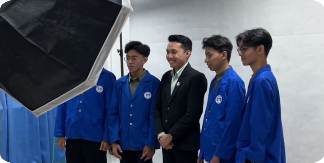 Sesi pemotretan resmi tim MOFSTAX